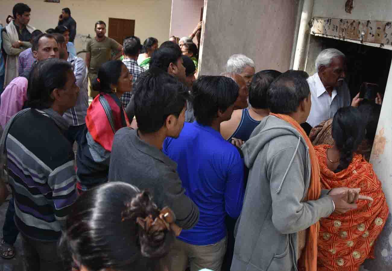 caught Fire in house due to short circuit, three scorched in kanpur