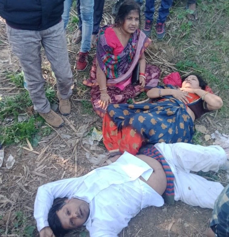 Hathras: Half a dozen people in car injured due to tractor trolley collision