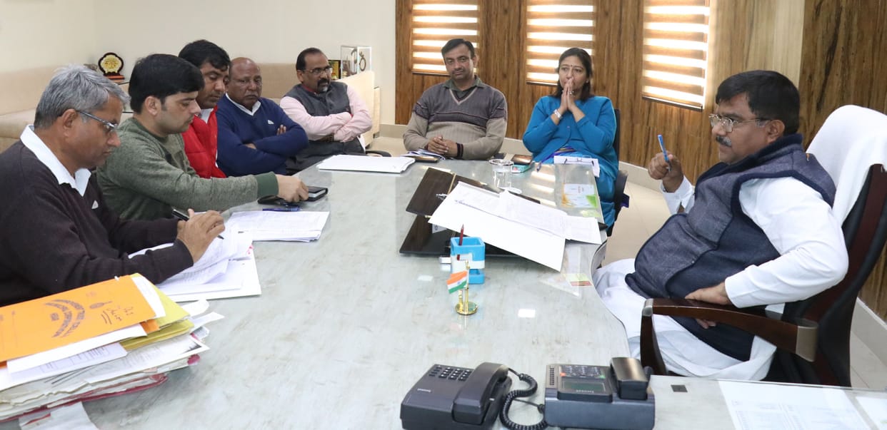 Make a list of government departments and big defaulters and collect property tax: Mayor