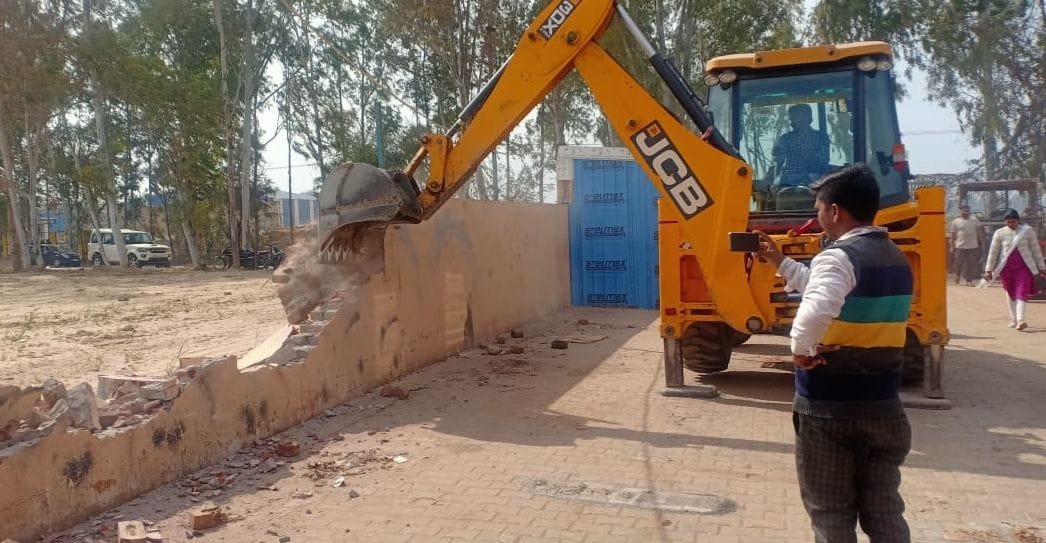 City planner department removed state highway illegal construction, fatehabad