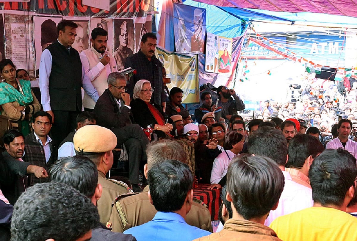 Thousands of people had gathered in Shaheen Bagh before sc interlocutors reached