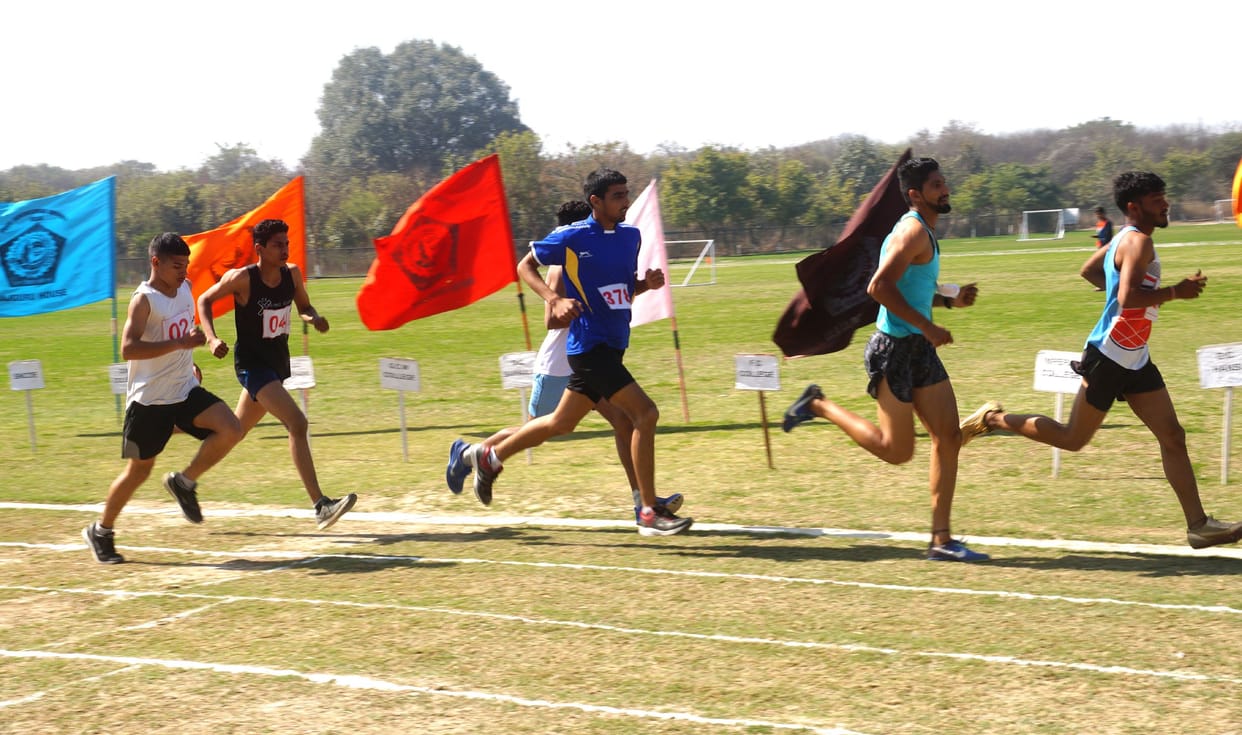Sachin of Jat College and Madhu I of SD College Hansi in women's section in 800 meter race
