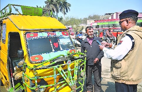 Screws on the auto of auto running permit in the city
