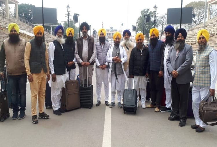 12 member delegation leaves for Pakistan via Attari road border