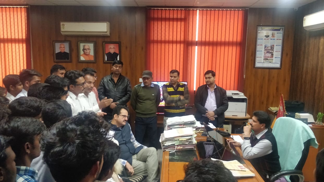 students to demanded to abolish seminar hall fees