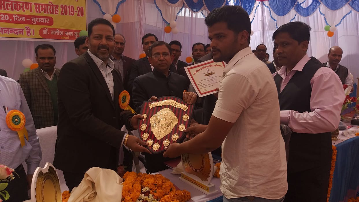 Anupam the best student, Savita gets the title of best student