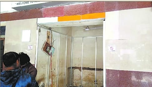 Preparation to start health ATM at Bareilly Junction