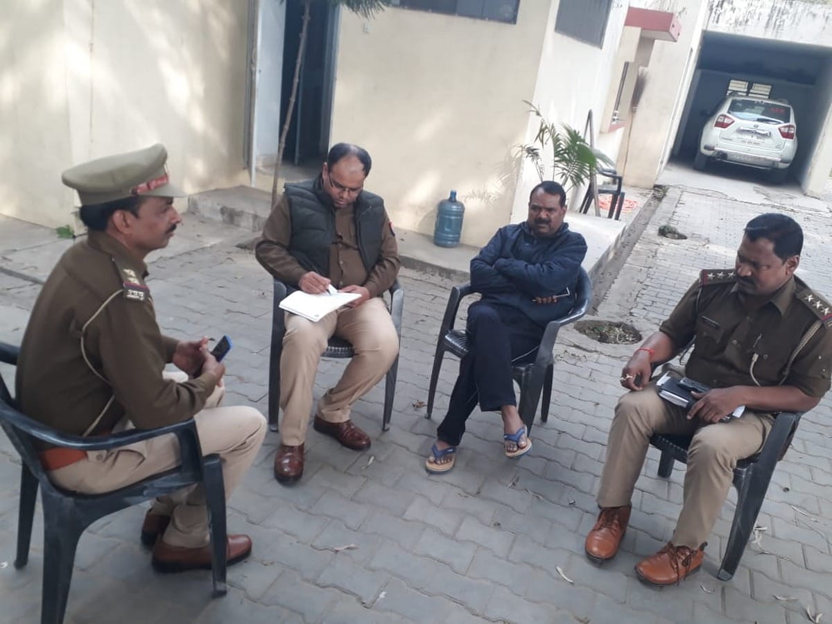 BJP mla surendra singh son beaten registrar Kanungo in bairiya ballia