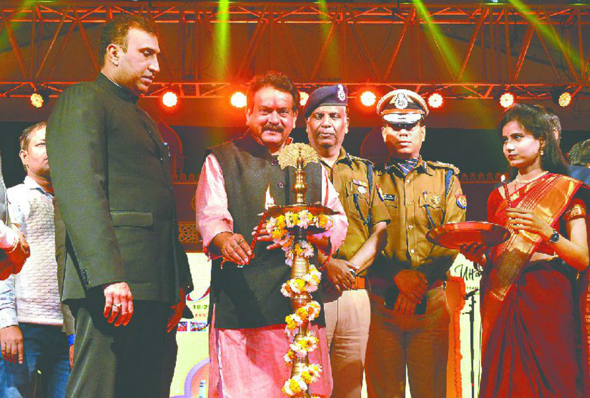 Taj mahotsav 2020 First Day Audience Not Come At Inaugural Event