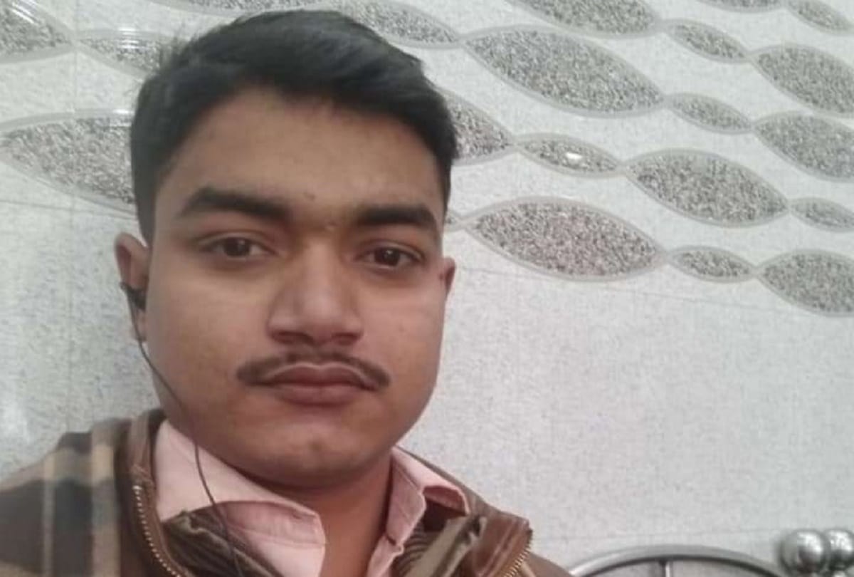 UP varanasi constable committs suicide through policemans rifle