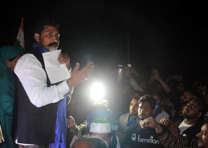 भीम आर्मी के चीफ चंद्रशेखर समर्थकों के साथ पहुंचे