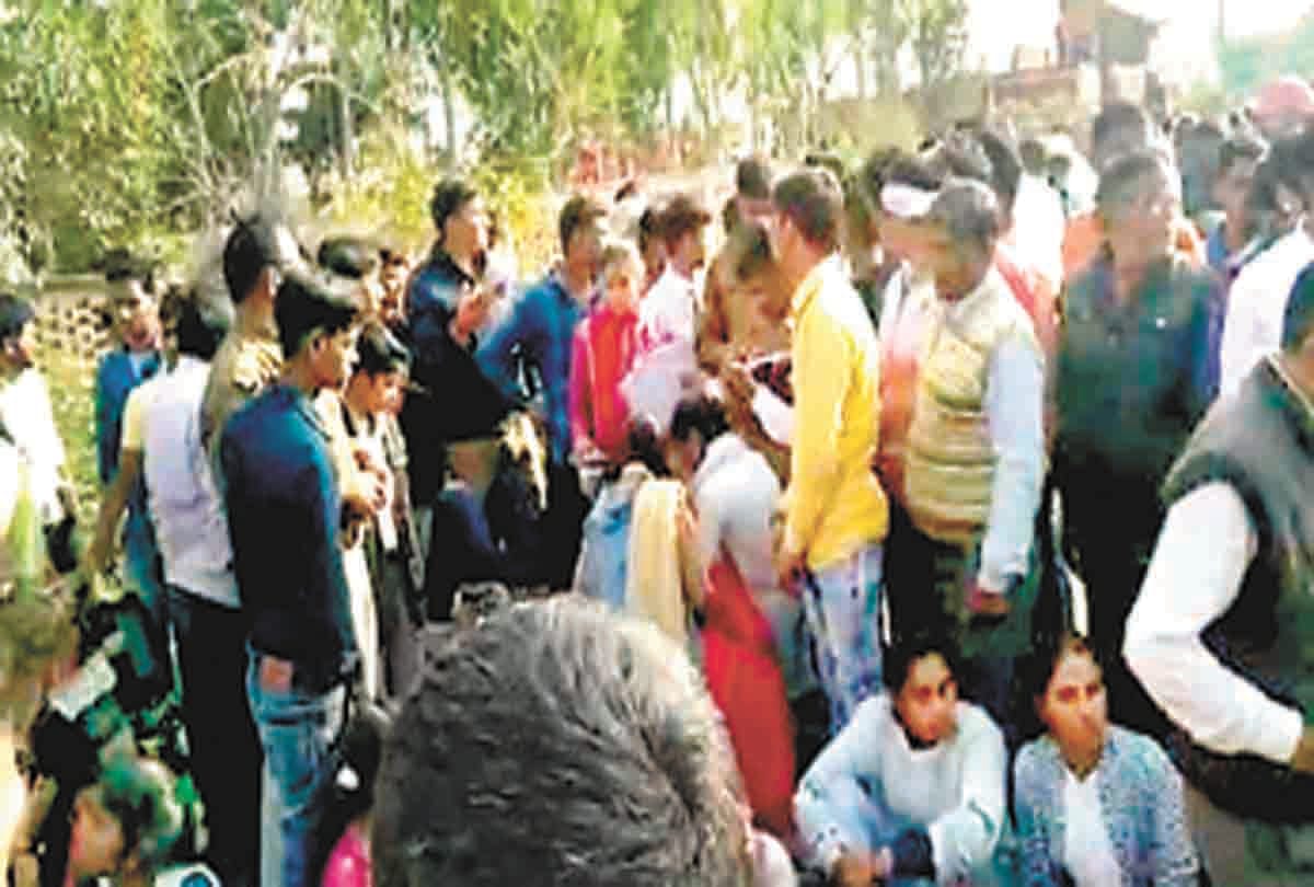Troubles on female students taking out rally