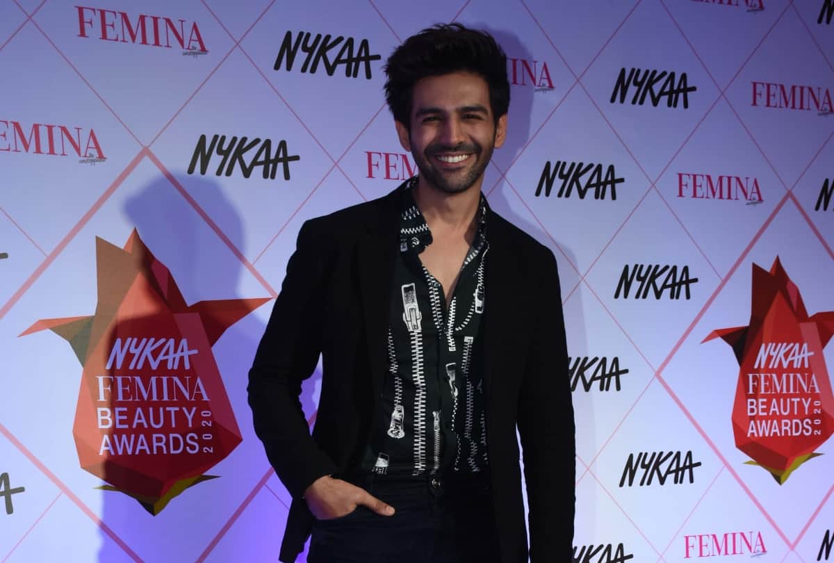 kartik aaryan meeting with Kareena Saif Ali Khan munchkin and Sara Ali Khan brother Taimur Ali Khan