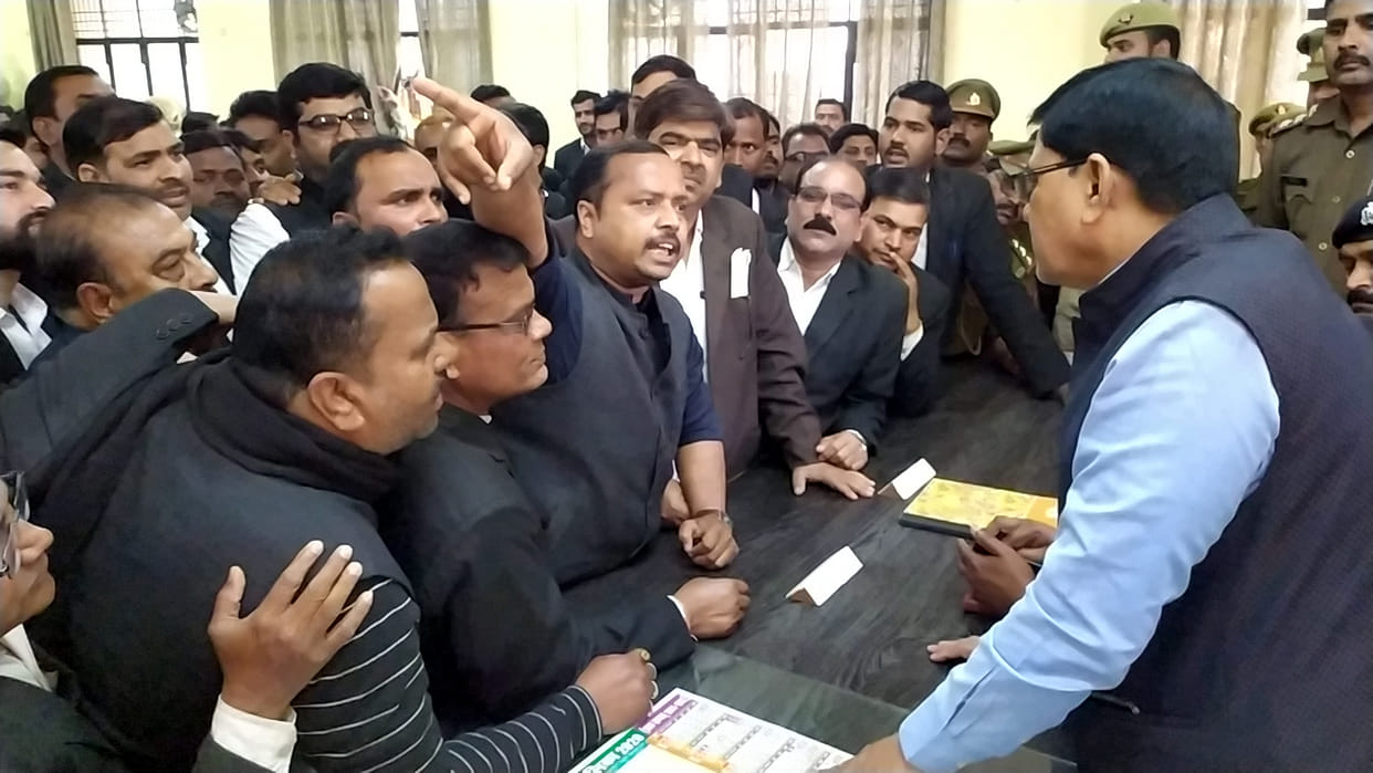 In Chandauli, the advocates did not allow Samadhan Divas
