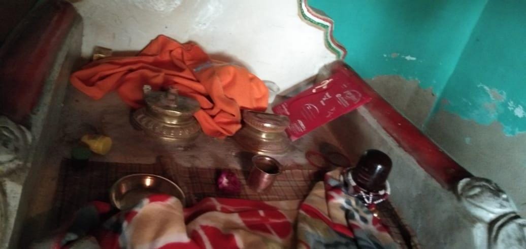 Thieves steal Radha-Krishna idols from the temple