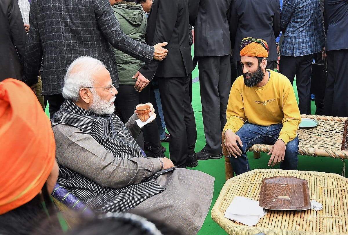 PM Narendra Modi surprised people by reaching 'Hunar Haat'