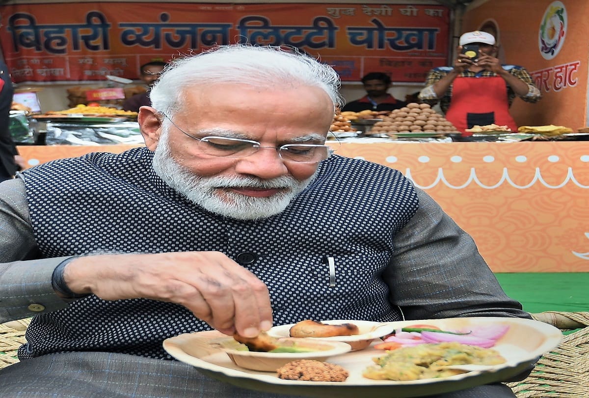 PM Narendra Modi surprised people by reaching 'Hunar Haat'