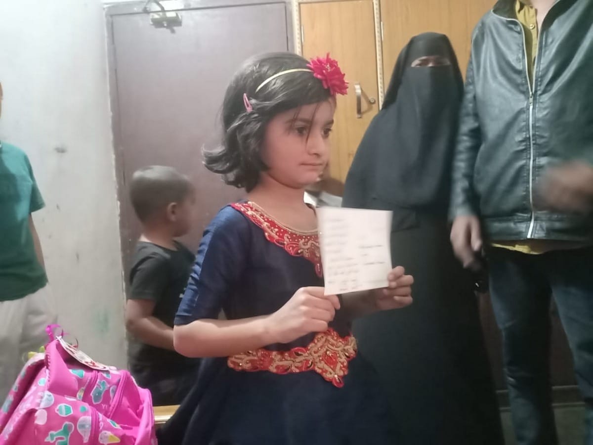 Priyanka gandhi send gift to anabia girl of azamgarh