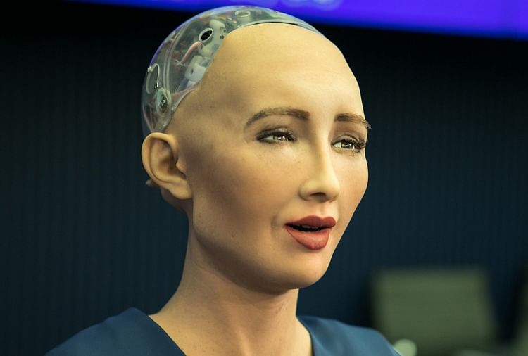 Sophia robot deals information in hindi