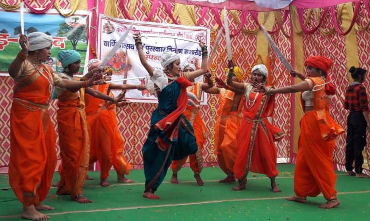 Students' honor amidst the boom of the annual festival