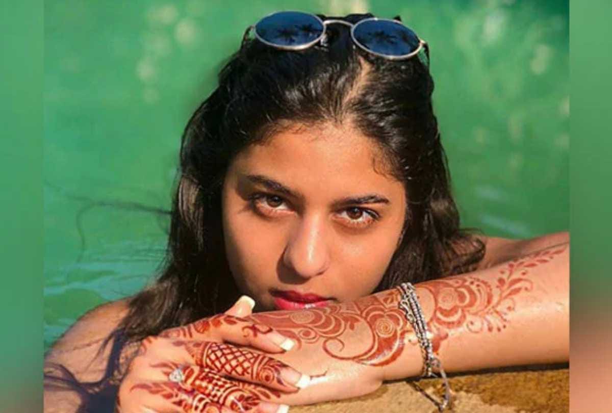 suhana khan new photo viral in swimming pool