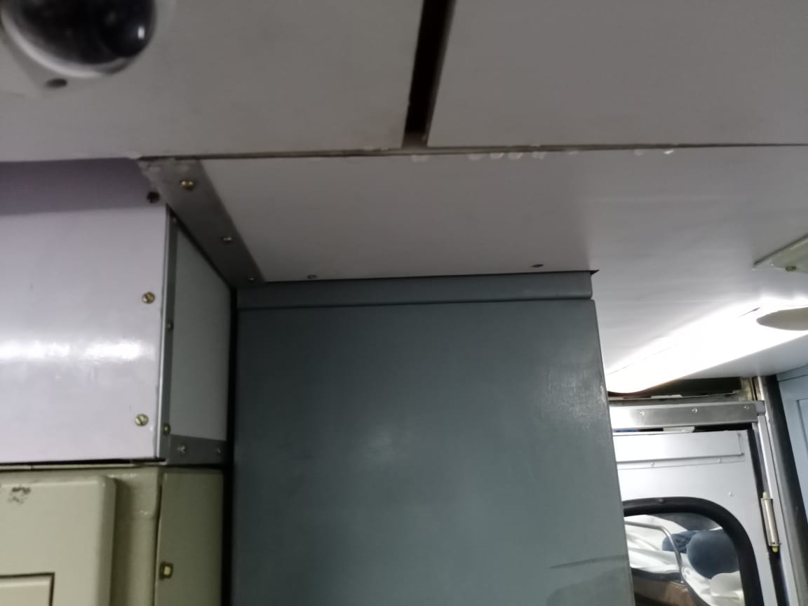 Corporate train Mahakal Express opens railway pole, roof leaks in first rain