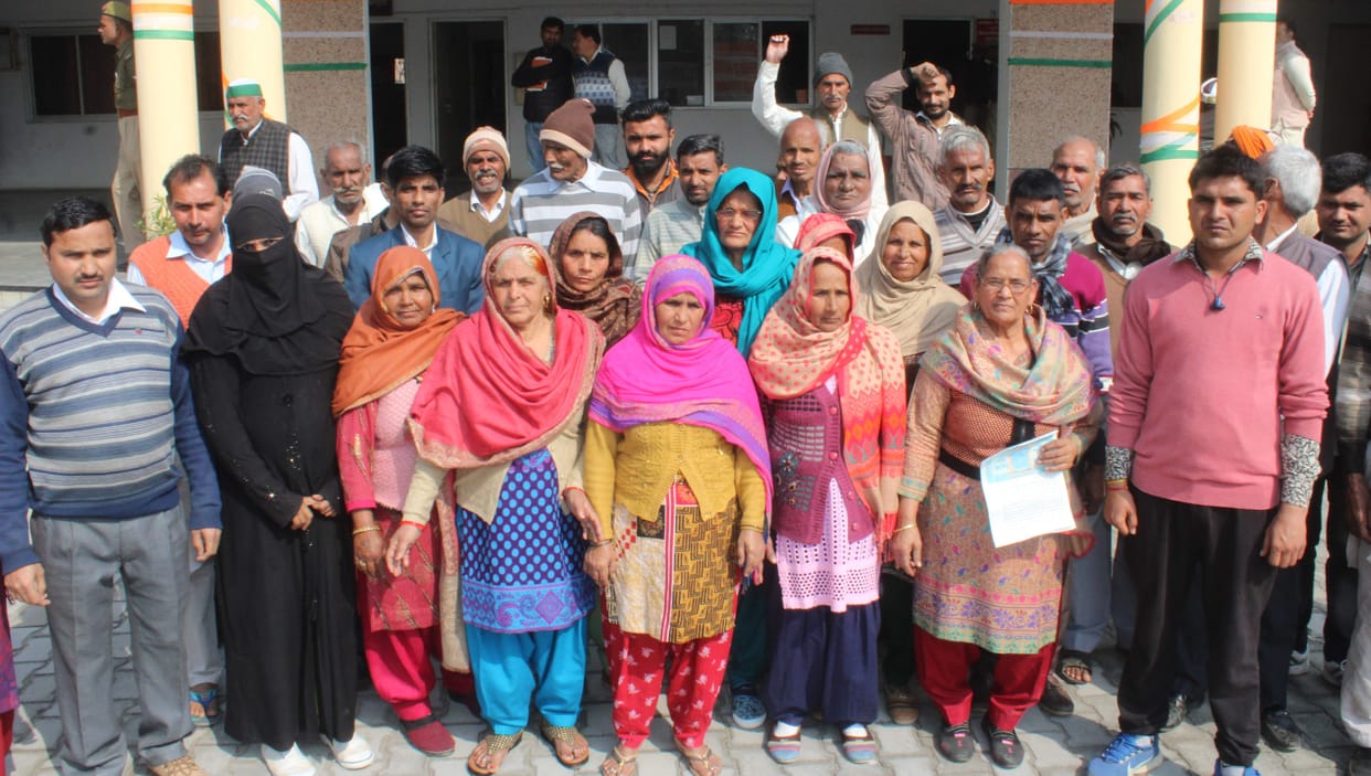 Farmers warn self-immolation with family