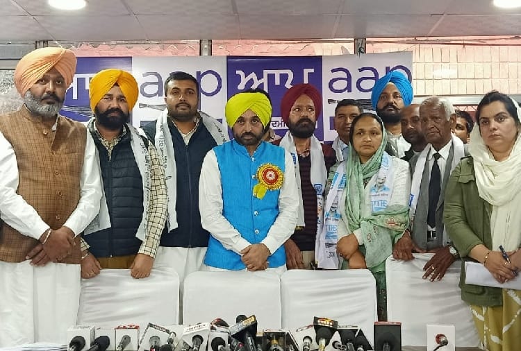 Akali and congress leaders joins Aam Aadmi Party in Punjab