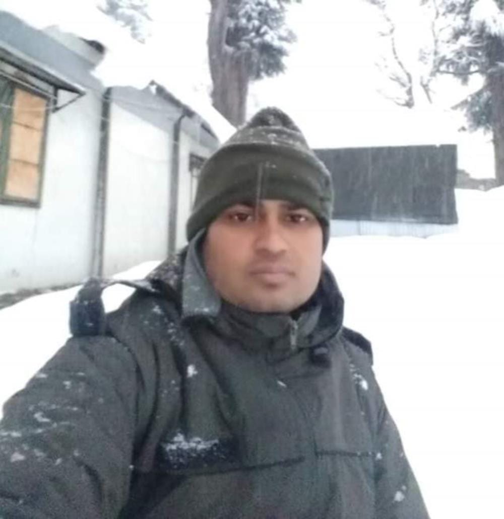 Dehradun: Army soldier died in road accident, wife injured, married a year ago