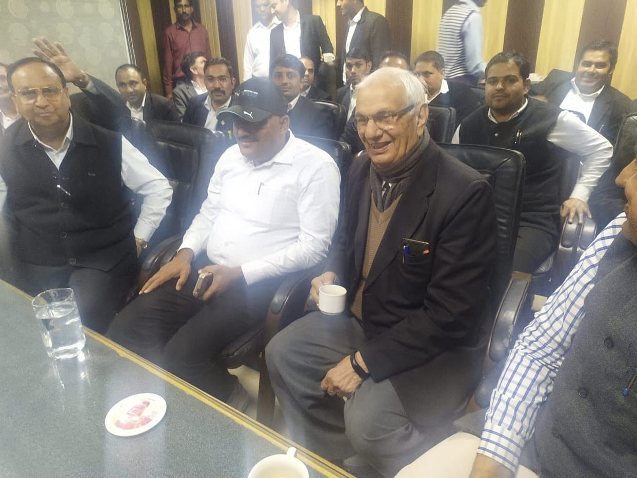 policeman accused of slapping lawyer, court work stalled