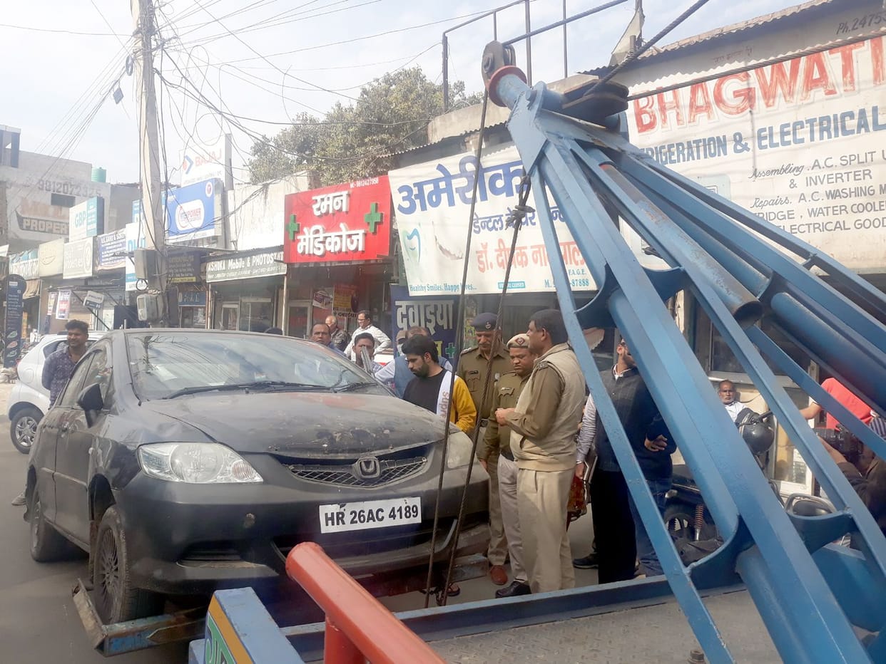 Car lifted from no-parking, policeman's son's bike  bullet cut chalan 22 thousand