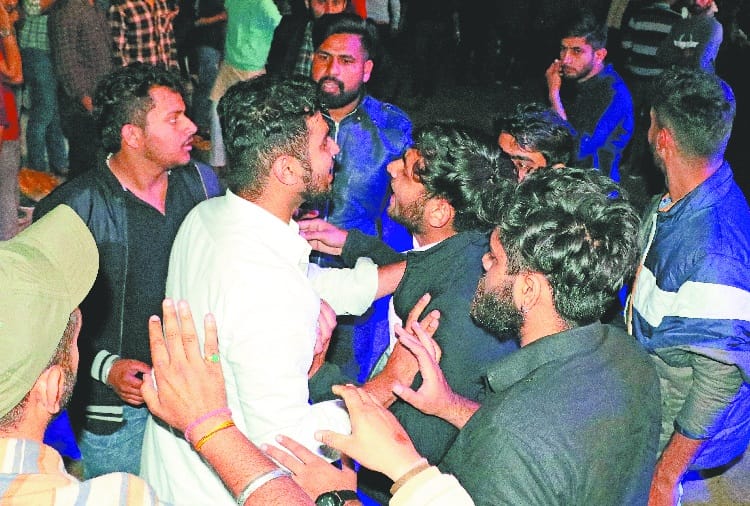 Clash in Students Group during Dance on Singer Gajendra Phogat Songs