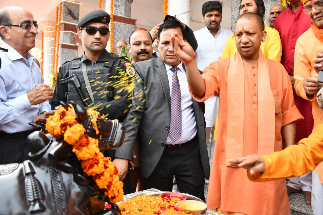 CM yogi adityanath visit in Mansarovar temple in Gorakhpur latest photos
