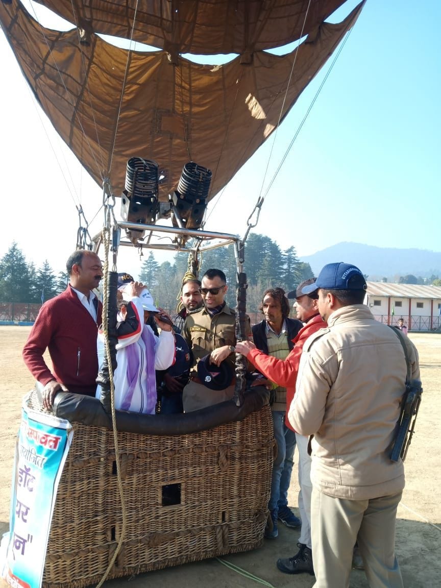 70 participants fly in the air