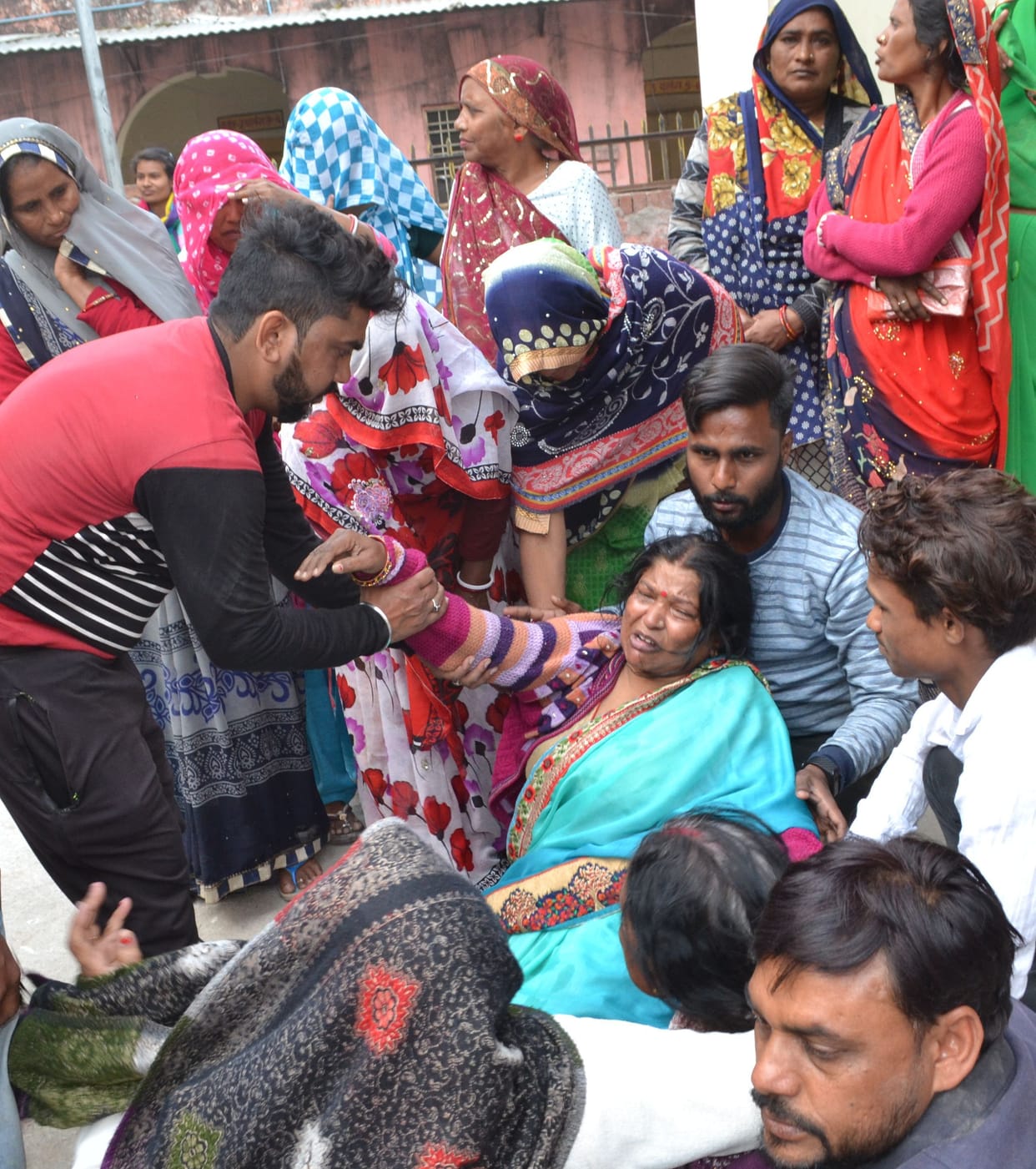 accident me do mahilayon ki death