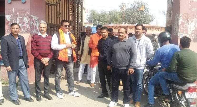Shopkeepers remoed the encroachment