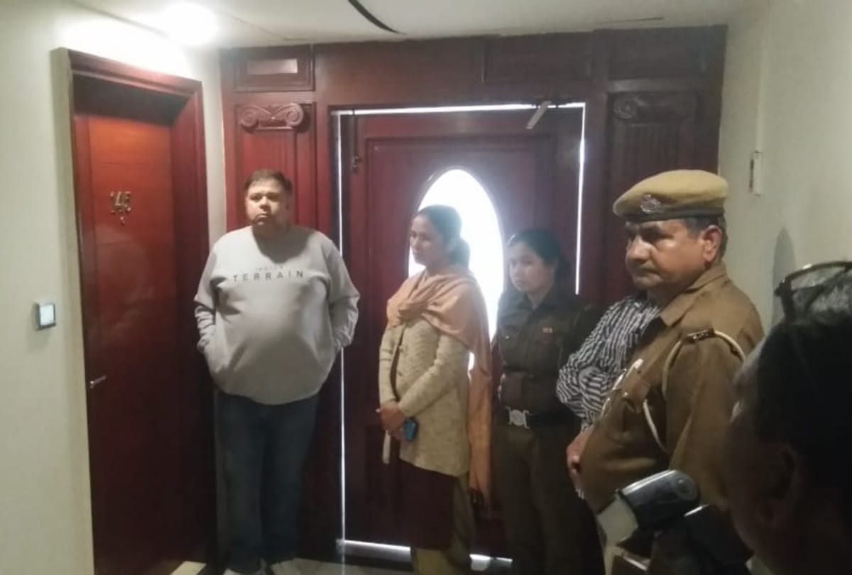 Faridabad exporter atul tyagi commits suicide in hotel delite by cutting veins