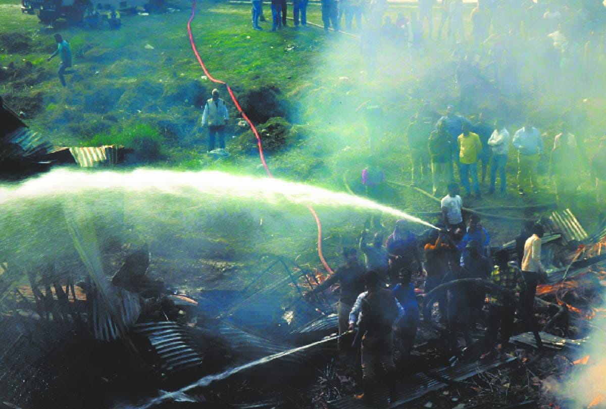fire broke out in plywood factory in lucknow.