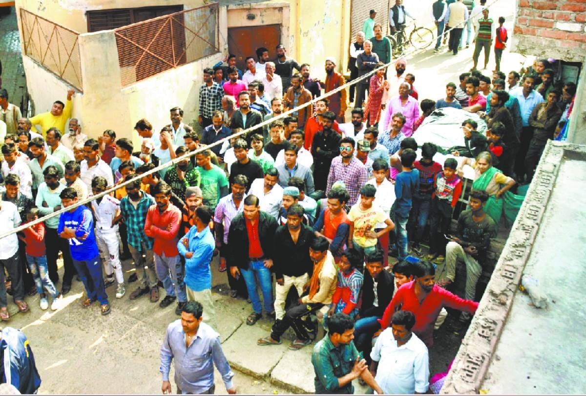 fire broke out in plywood factory in lucknow.