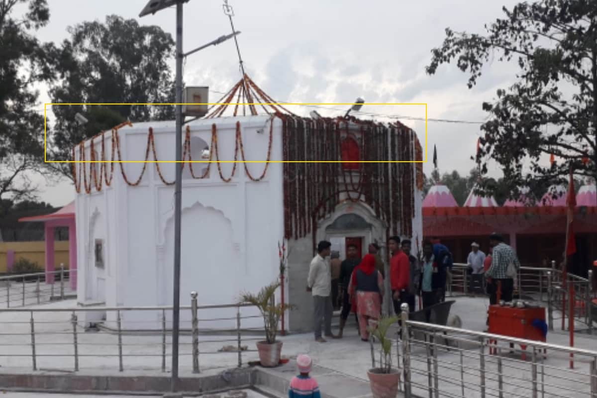 wired story: no one could have made a roof upon this shiva temple in hastinapur