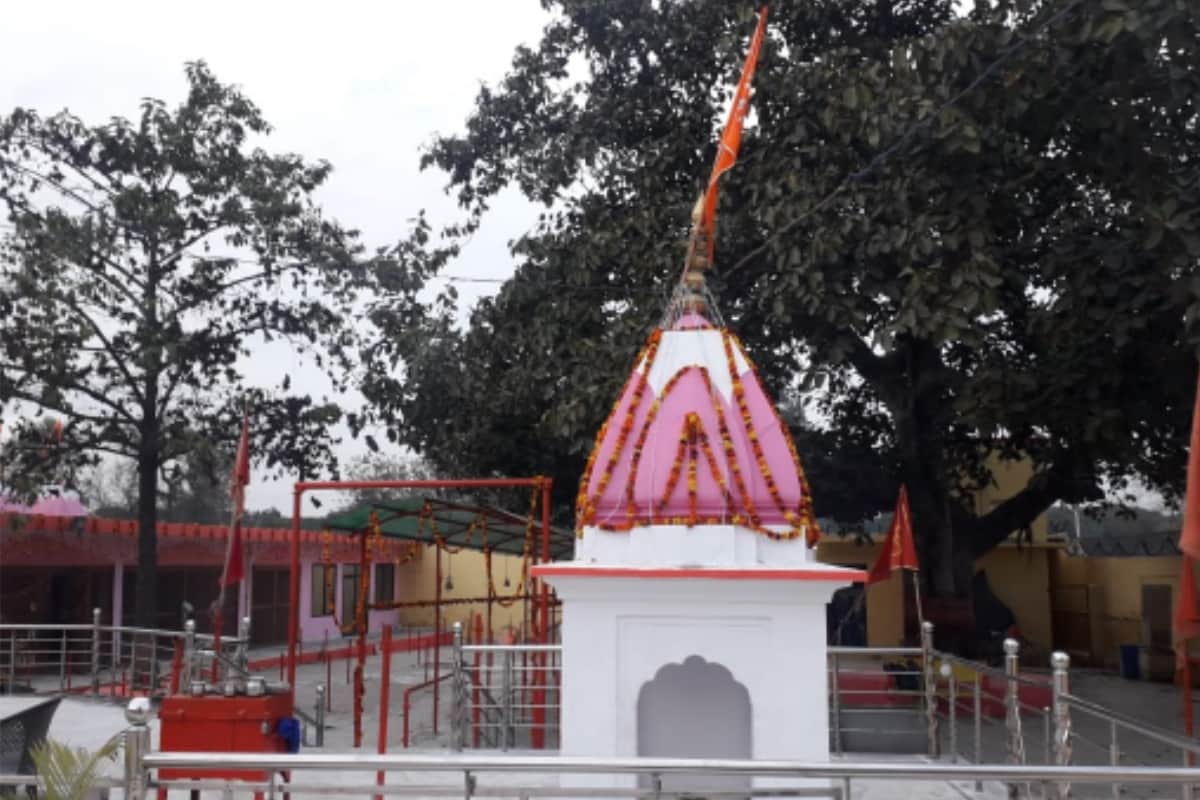 wired story: no one could have made a roof upon this shiva temple in hastinapur