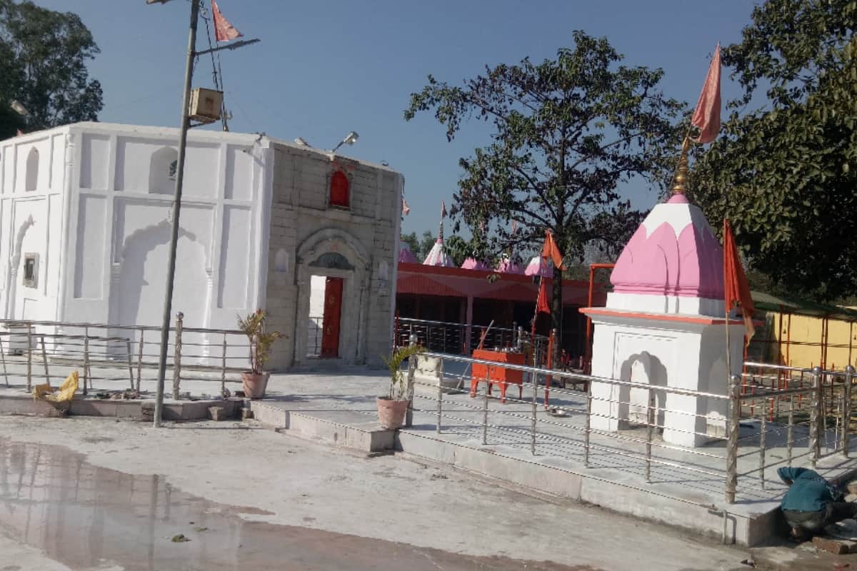 wired story: no one could have made a roof upon this shiva temple in hastinapur