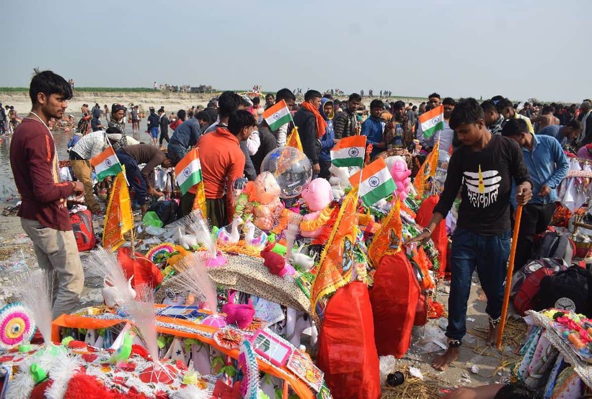 kawad yatra with national flag tiranga on maha shivaratri 2020 in kasganj