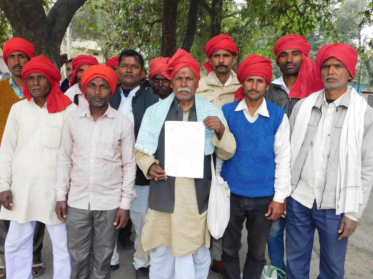 Chowkidars submitted memorandum to DM