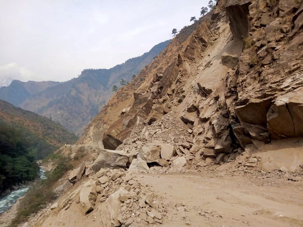 Tehsil headquarters has been in contact with Vyas Valley for three days