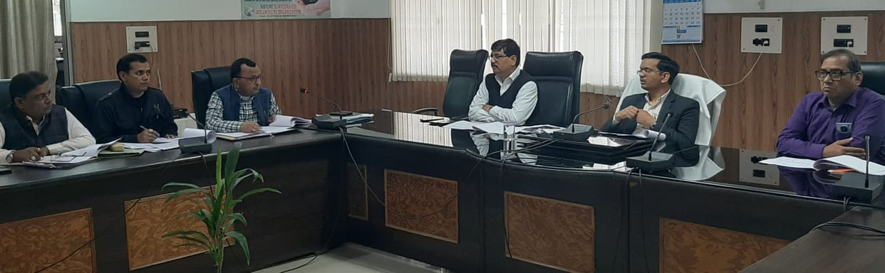 Hathras: Complete the construction of toilets by March 15 in every Surat