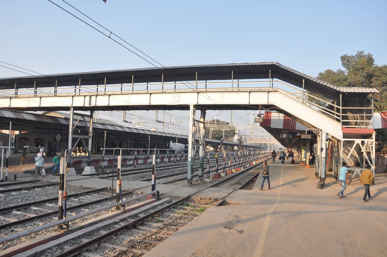 Footover bridge obstructed by electrification, new bridge will be built after breaking