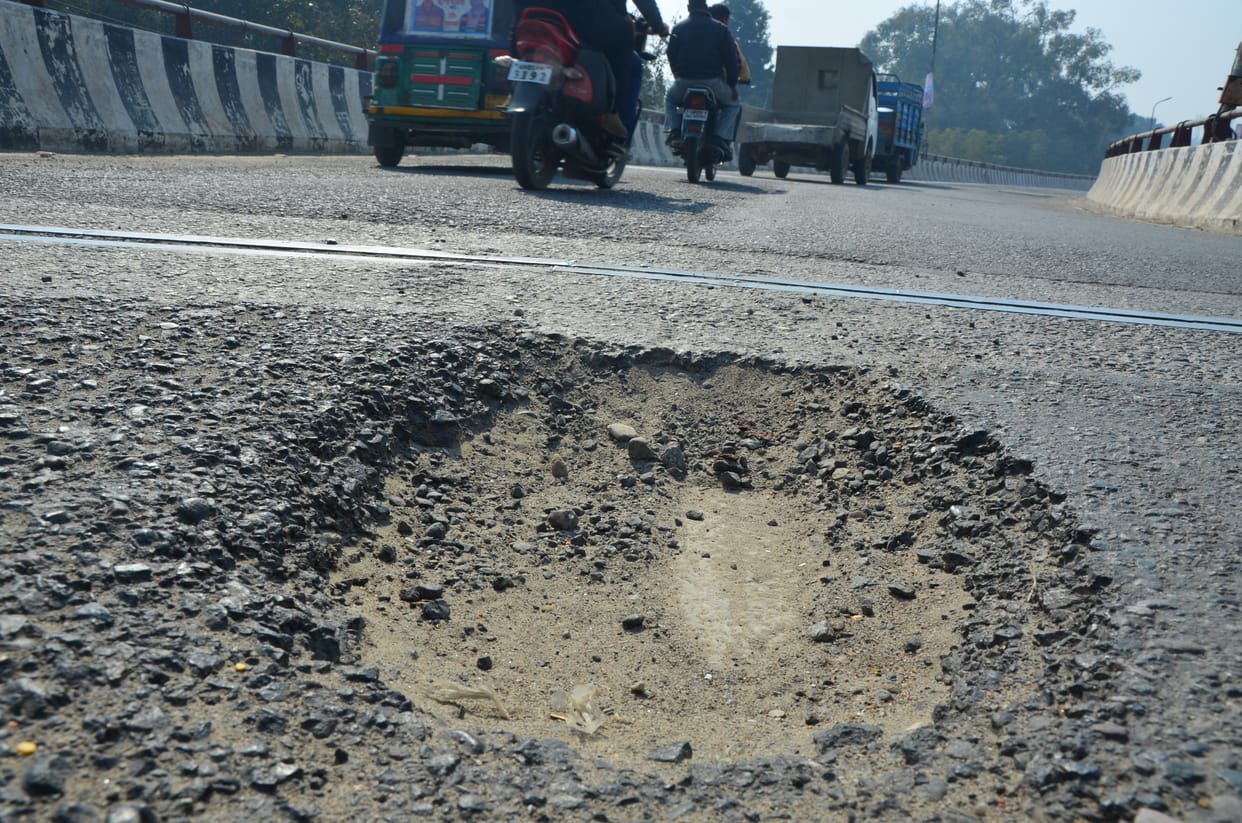 Kudeshia Overbridge: If you miss a bit, the pit of overbridge can become a big danger