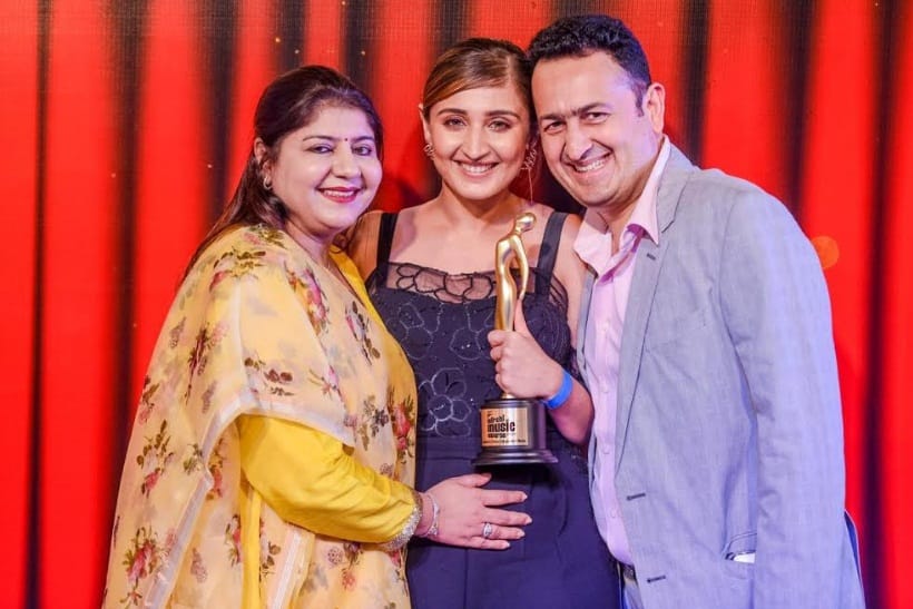 Dhvani Bhanushali won Mirchi Music Awards for or her hit single Vaaste