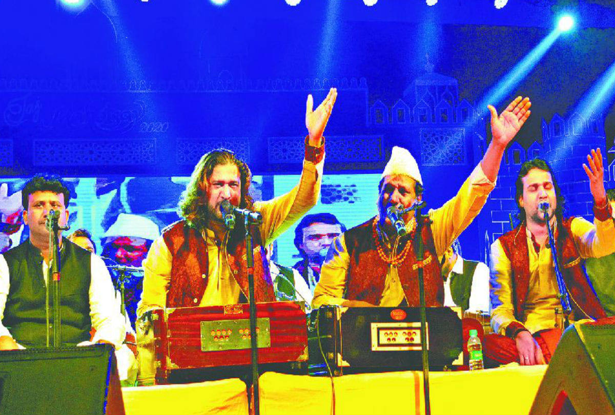 Nizami Brothers Gathered At Taj Mahotsav Audience Danced on Damadam Mast Kalander